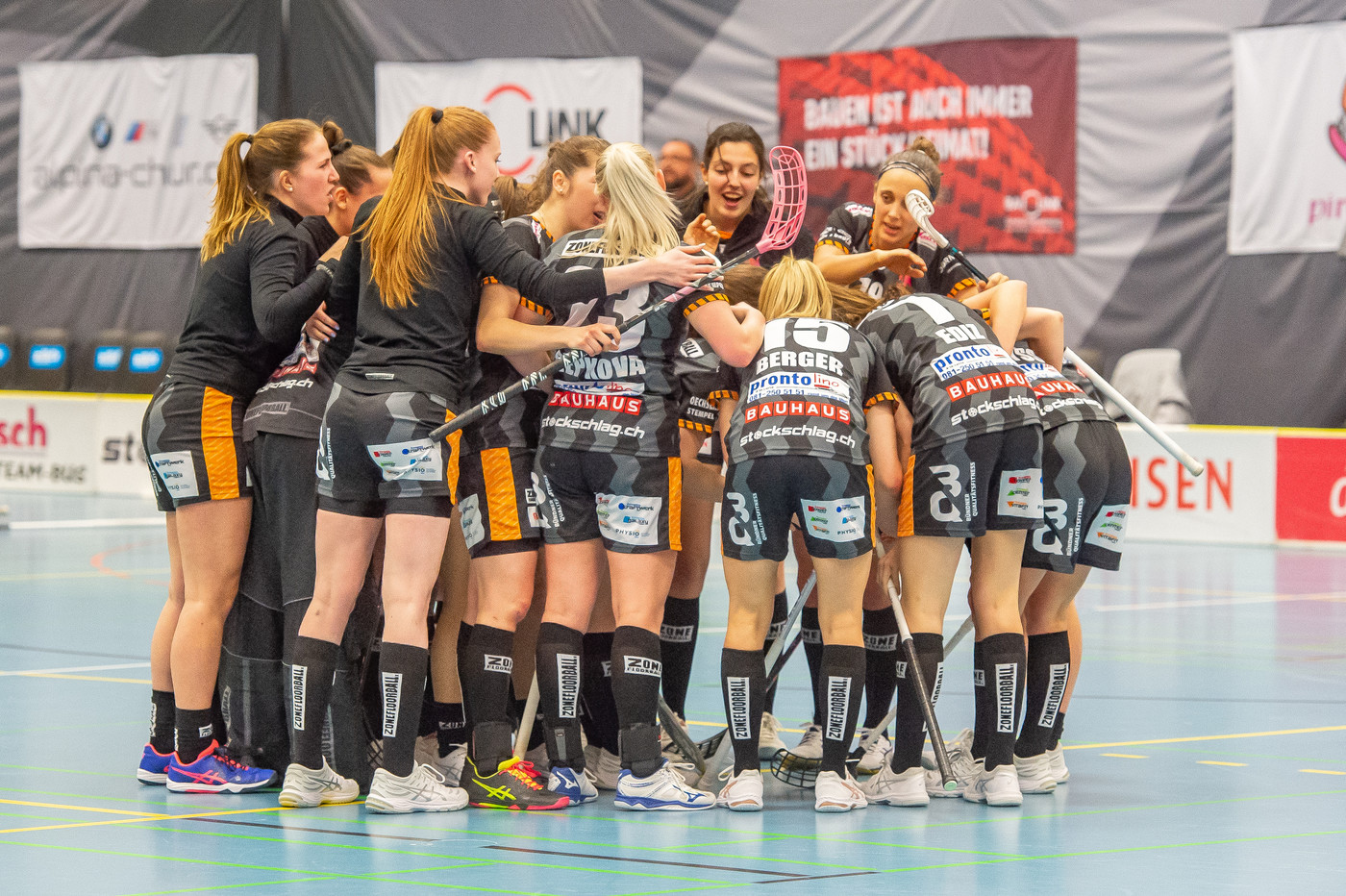 Auf der Erfolgsspur: Die Spielerinnen von Piranha freuen sich über einen Treffer. 