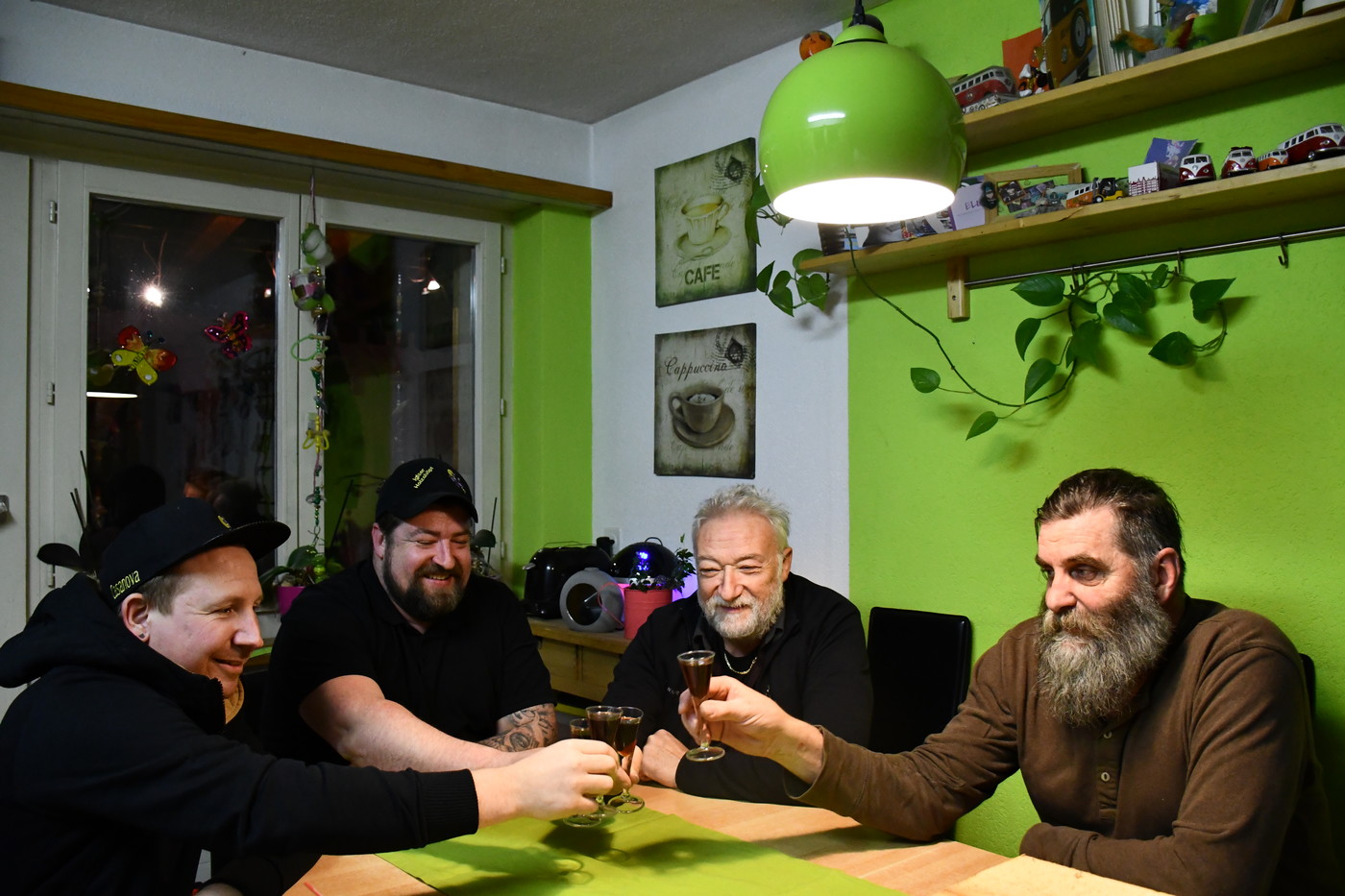 Gemeinsam: Roman Casanova (v. l.), Marco Zimmermann, Peter Zimmermann und Reto Della Pietra. Bild Riccarda Hartmann