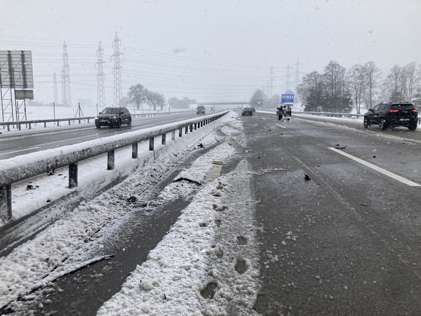 Zwischen Sargans und Zürich: Bei Weesen drehte sich am Samstag das Auto um die eigene Achse.
