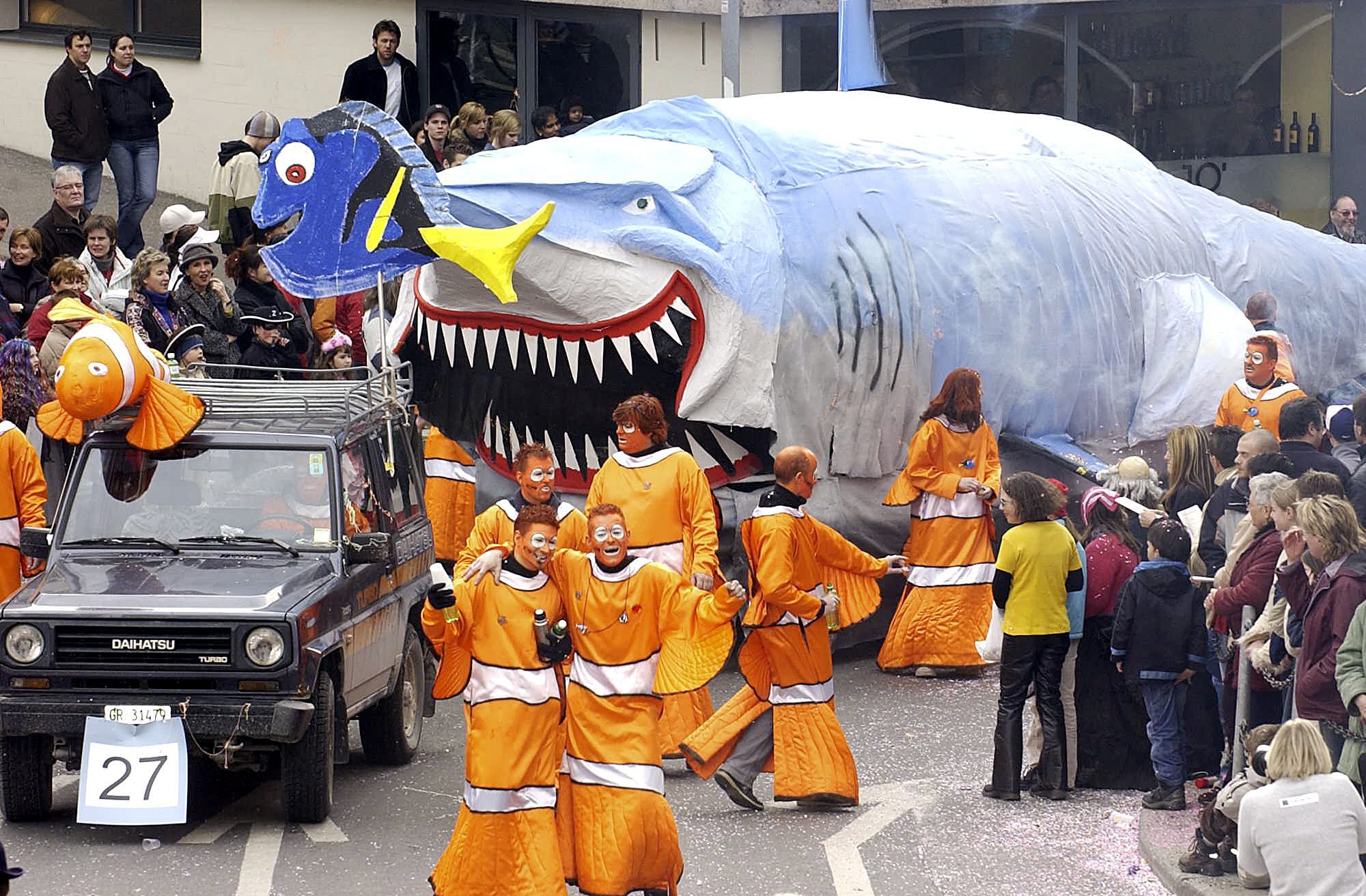 Findet Nemo: Die Scalära Kligga befasste sich im Fasnachtsumzug 2004 mit dem damals aktuellen Kinofilm. Insgesamt schauten sich 22’000 Personen den Umzug an.