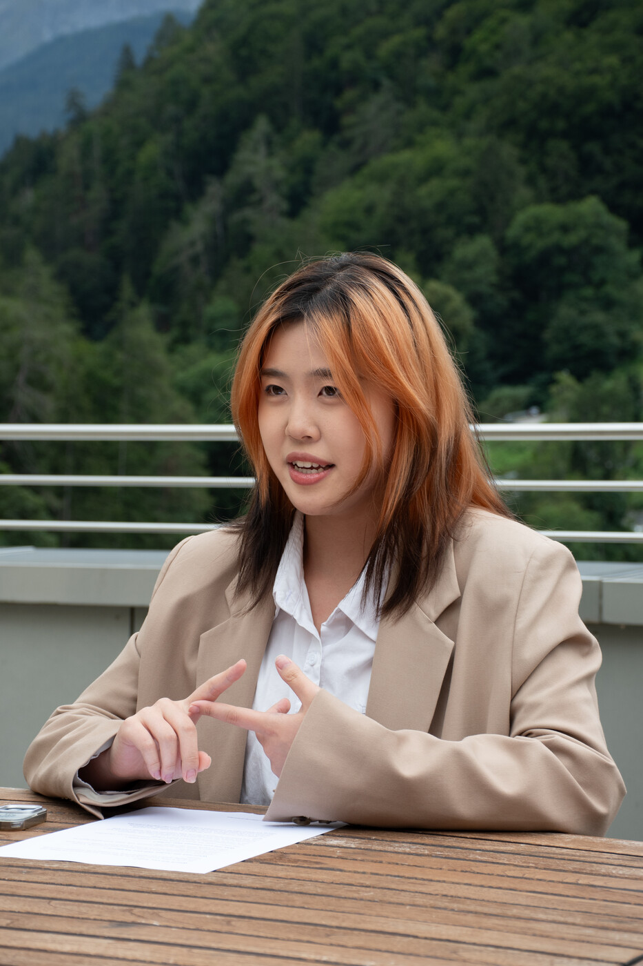Siyuan Fang kredenzt eine chinesische Spezialität.