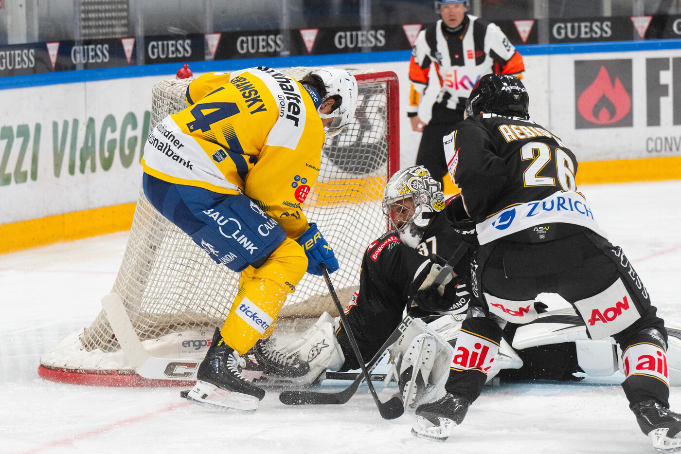 Nahe am 1:0: Matej Stransky kämpft vor dem Tessiner Tor um den Puck.