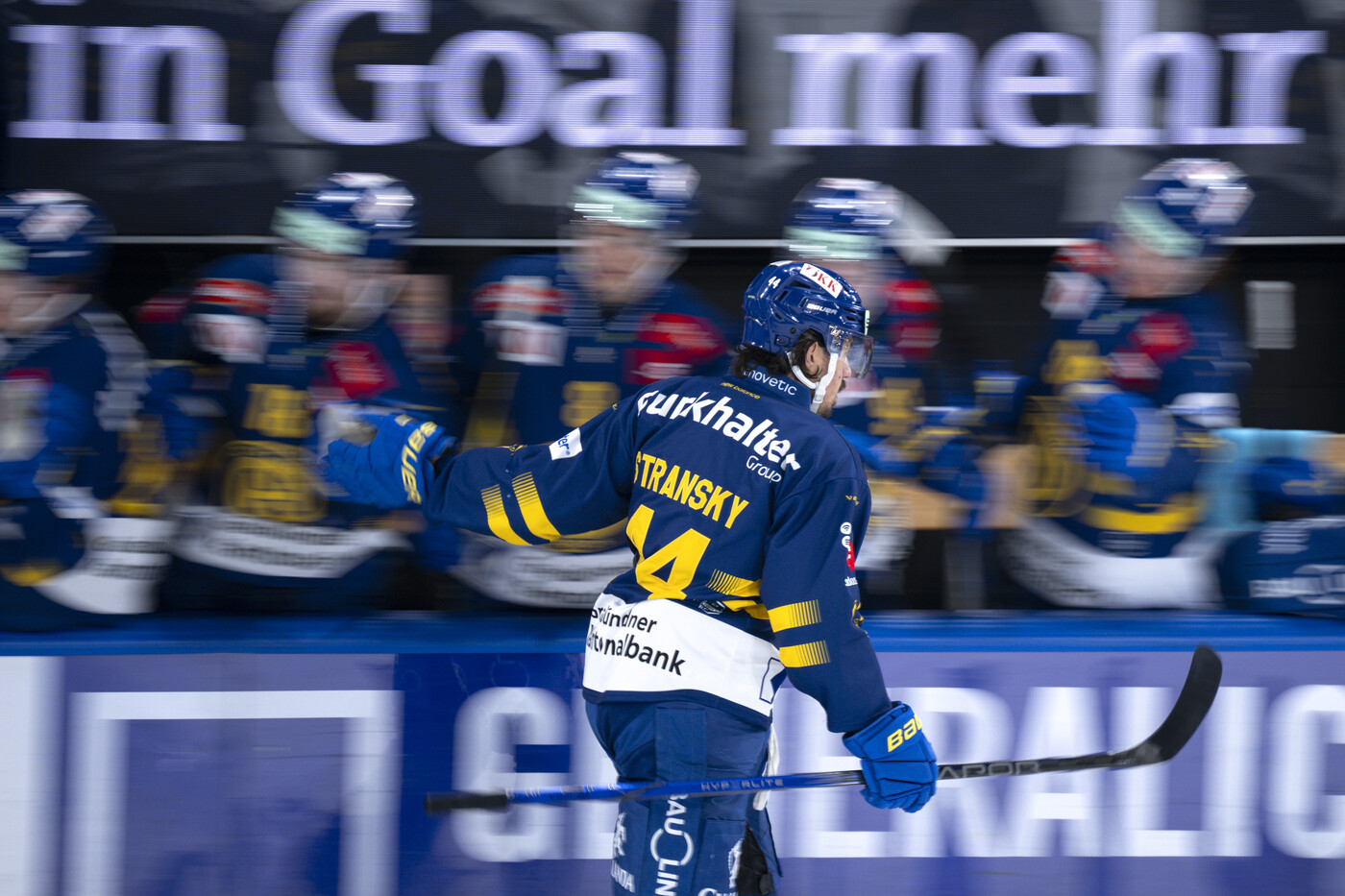 Trifft schon wieder: Matej Stransky klatscht nach dem 1:0 mit seinen Teamkollegen ab. 