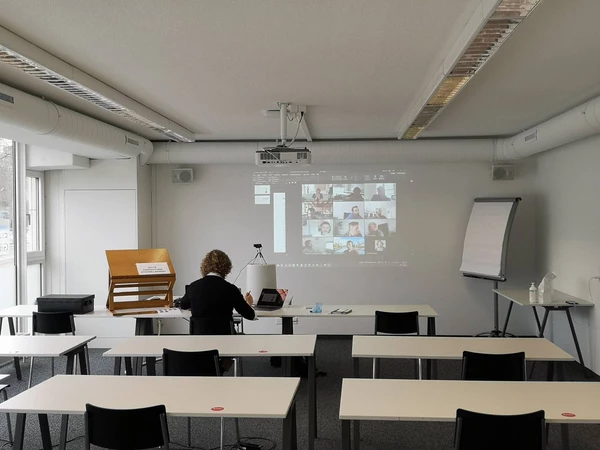 Einige Dozierende unterrichteten zwar virtuell, aber aus den Klassenzimmern. 
