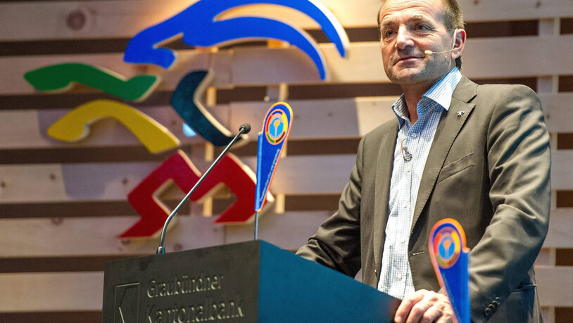 Überall mit dem olympischen Steinbock unterwegs: Gian Gilli weibelt im ganzen Kanton für eine Bündner Olympiakandidatur.