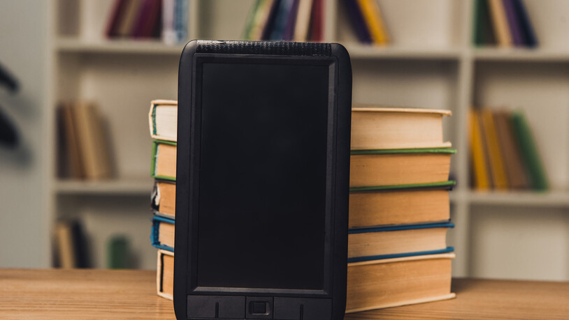 Auf Papier oder elektronisch: Sowohl E-Books als auch gedruckte Bücher haben etwas für sich.