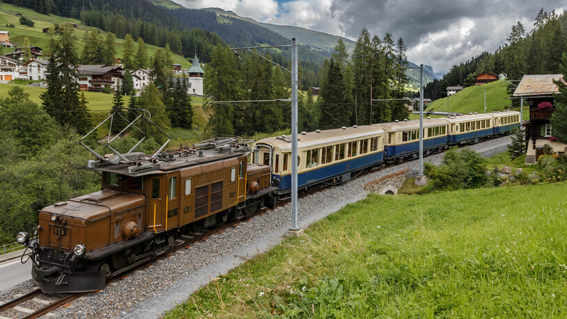 Wird es diesen Sommer nicht geben: Die Krokodil-Lokomotive Nummer 415, welche die nostalgischen Bahnwagen aus den 1920er-Jahren zieht (hier in Davos Glaris). 