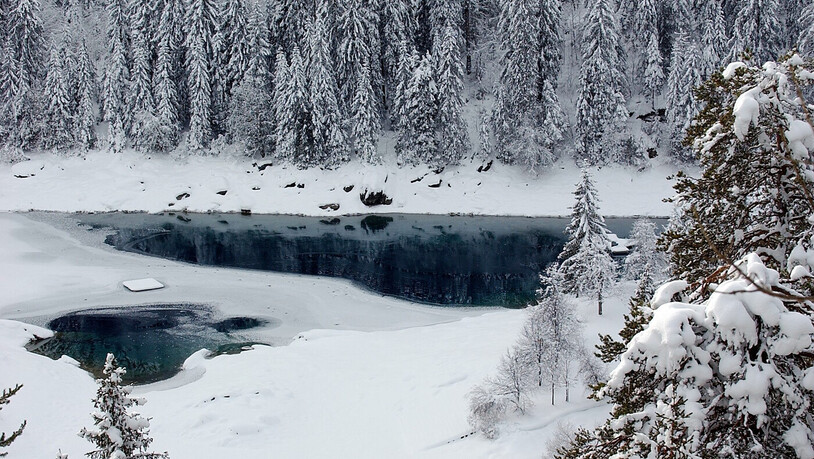 Der Caumasee in Flims: nicht nur bei warmen Temperaturen ein wunderschönes Naturerlebnis.