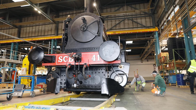 Lange wurde an der Lokomotive gearbeitet.