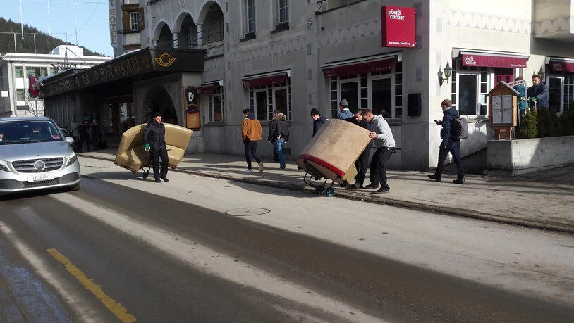Kehrausstimmung am Freitagmittag in Davos Dorf.