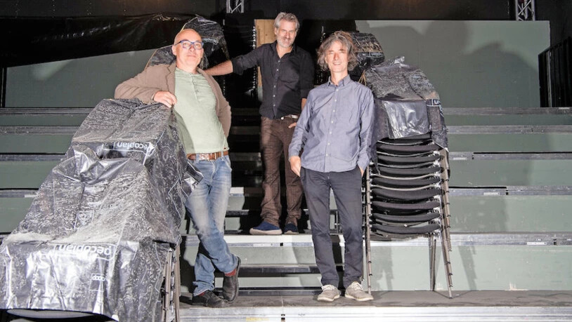 Bereiten sich auf die Wiedereröffnung vor: Manfred Ferrari, Nikolaus Schmid und Heinz Girschweiler (von links) werden im Sommer zu einigen Jazzkonzerten in die Churer Postremise laden. Bereiten sich auf die Wiedereröffnung vor: Manfred Ferrari, Nikolaus Schmid und Heinz Girschweiler (von links) werden im Sommer zu einigen Jazzkonzerten in die Churer Postremise laden.