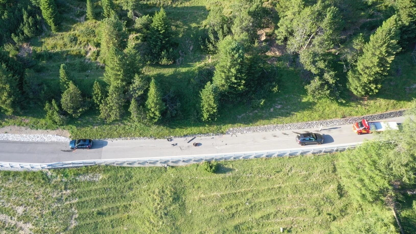 Heftige Kollision: Die beiden Fahrzeuge sind total beschädigt.