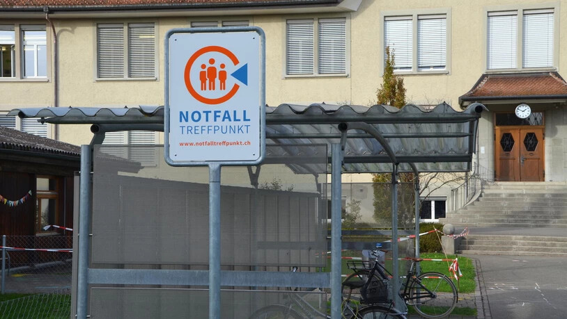 Hier gibt es Hilfe: Notfalltreffpunkt beim Oberstufenschulhaus Burgerau in Rapperswil. 
