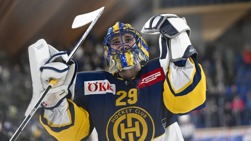 Aktuell bester National-League-Goalie: HCD-Torhüter Sandro Aeschlimann zeigt gegen den EHC Kloten am Samstagabend eine starke Partie und wehrt 38 von 41 Torschüssen ab.