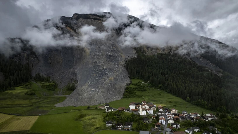 Rutscht weiter: Trotz verschiedener Massnahmen sind die Bewohnerinnen und Bewohner in Brienz noch nicht ganz sicher. Rutscht weiter: Trotz verschiedener Massnahmen sind die Bewohnerinnen und Bewohner in Brienz noch nicht ganz sicher.