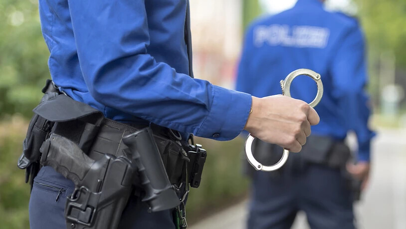 Der mutmassliche Täter - ein 42-jähriger Schweizer - wurde am Freitagmorgen in Baar festgenommen. (Symbolbild)