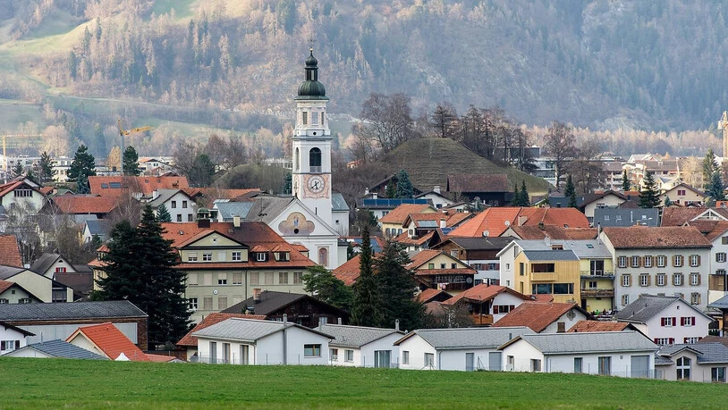 Die Einwohnerschaft von Rhäzüns muss sich möglicherweise auf einen bald höheren Steuerfuss einstellen. Die Einwohnerschaft von Rhäzüns muss sich möglicherweise auf einen bald höheren Steuerfuss einstellen.