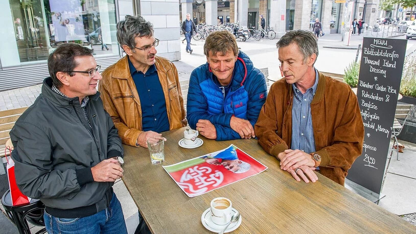 Weggefaehrten von Vladimir Petkovic treffen sich im Jahr 2014. Für Andrea Beeli (zweiter von rechts) war Petkovic ein Vorbild auf dem Spielfeld.