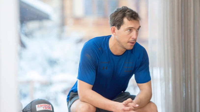 Muss sich in Geduld üben: Carlo Janka anfang Dezember zuhause in seinem Trainingsraum.