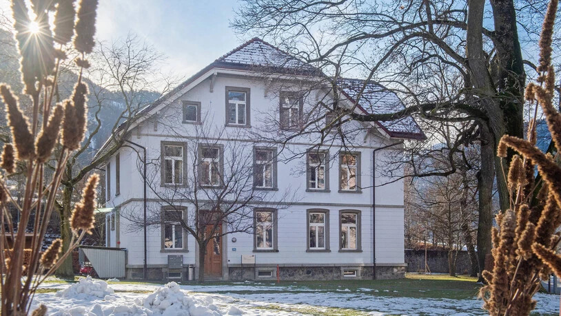 Umgenutzt: Seit Montag befindet sich in diesem denkmalgeschützten Gebäude auf dem Areal der psychiatrischen Klinik Waldhaus in Chur die neue Jugendstation «P1 akut». Umgenutzt: Seit Montag befindet sich in diesem denkmalgeschützten Gebäude auf dem Areal der psychiatrischen Klinik Waldhaus in Chur die neue Jugendstation «P1 akut».