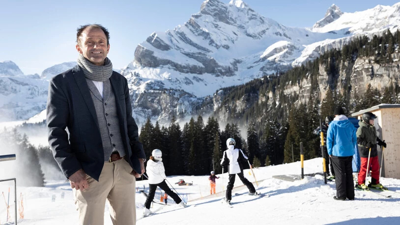 «Wenn die Erschliessung nicht mithält, verpufft alle Anstrengung hier oben»: Verwaltungsratspräsident Richi Bolt drängt auf eine Erschliessungsseilbahn, welche die Gäste direkt ins Skigebiet transportiert. «Wenn die Erschliessung nicht mithält, verpufft alle Anstrengung hier oben»: Verwaltungsratspräsident Richi Bolt drängt auf eine Erschliessungsseilbahn, welche die Gäste direkt ins Skigebiet transportiert.