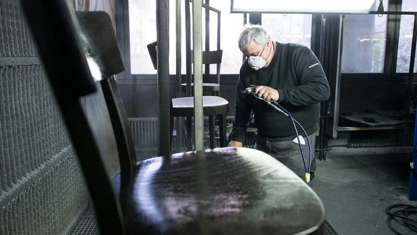 Nach über 120 Jahren am Kirchweg in Glarus: Künftig werden die Mitarbeitenden der Horgenglarus die Stühle an einem anderen Ort produzieren. Nach über 120 Jahren am Kirchweg in Glarus: Künftig werden die Mitarbeitenden der Horgenglarus die Stühle an einem anderen Ort produzieren.