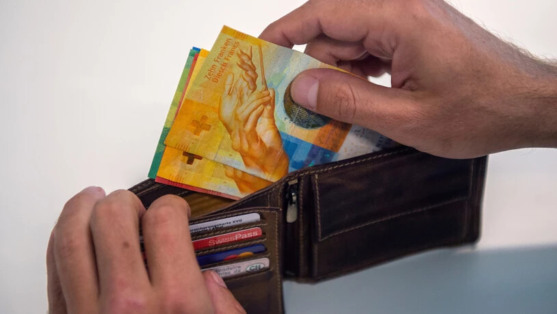 Nicht überall akzeptiert: Geschäfte müssen kein Bargeld annehmen, wenn sie darauf aufmerksam machen. Nicht überall akzeptiert: Geschäfte müssen kein Bargeld annehmen, wenn sie darauf aufmerksam machen.