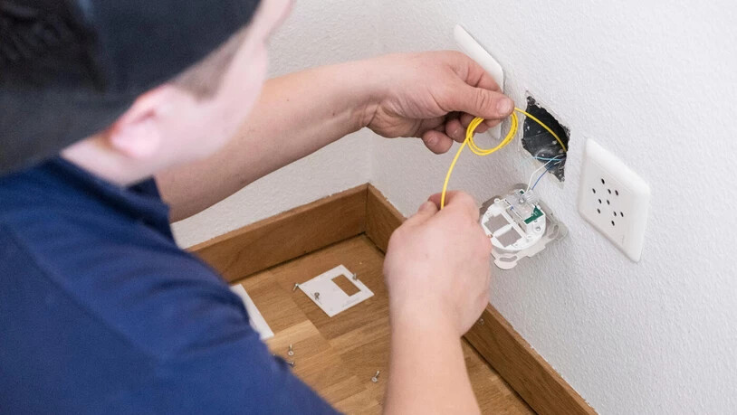 Bis ins Wohnzimmer: Die Glarner Regierung will ultraschnelles Internet bis zu den Hausanschlüssen in den Bauzonen fördern.
Bis ins Wohnzimmer: Die Glarner Regierung will ultraschnelles Internet bis zu den Hausanschlüssen in den Bauzonen fördern.