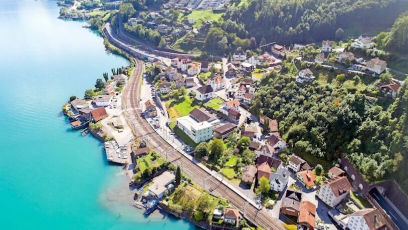 «Achillesferse im Tiefenwinkel»: Die Glarner Regierung zeigt sich schon länger unzufrieden mit dem einspurigen Abschnitt (oberer Bildrand) bei Mühlehorn. «Achillesferse im Tiefenwinkel»: Die Glarner Regierung zeigt sich schon länger unzufrieden mit dem einspurigen Abschnitt (oberer Bildrand) bei Mühlehorn.