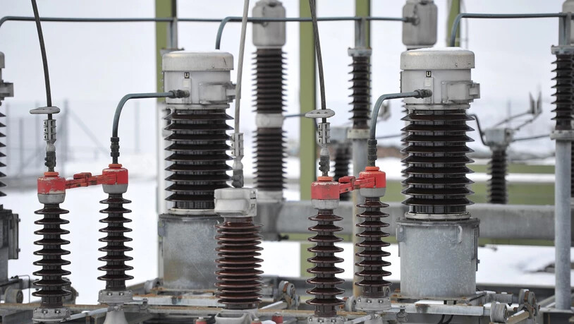Strom unterbrochen: Das Bild zeigt eine Freiluftschaltanlage des Löntschwerks in Netstal.