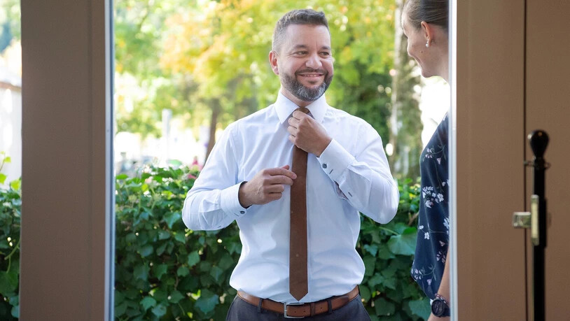 Die Krawatte sitzt schon einmal: Roman Hug wird die SVP die kommenden vier Jahre in Bern vertreten – mit Folgen für seine beruflichen und politischen Aufgaben im Kanton. Die Krawatte sitzt schon einmal: Roman Hug wird die SVP die kommenden vier Jahre in Bern vertreten – mit Folgen für seine beruflichen und politischen Aufgaben im Kanton.