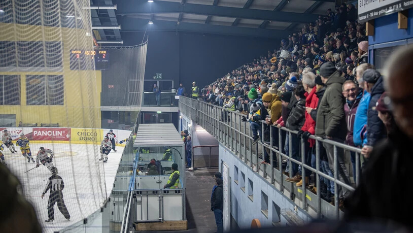 Viel Resonanz: Blick ins gut gefüllte Rund des Eisstadions in Arosa während des Derbys im Februar 2023.
Viel Resonanz: Blick ins gut gefüllte Rund des Eisstadions in Arosa während des Derbys im Februar 2023.