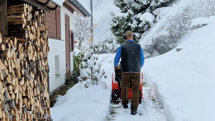 25 Zentimeter: In Linthal reicht der Schnee für den Einsatz einer Schneeschleuder. 25 Zentimeter: In Linthal reicht der Schnee für den Einsatz einer Schneeschleuder.