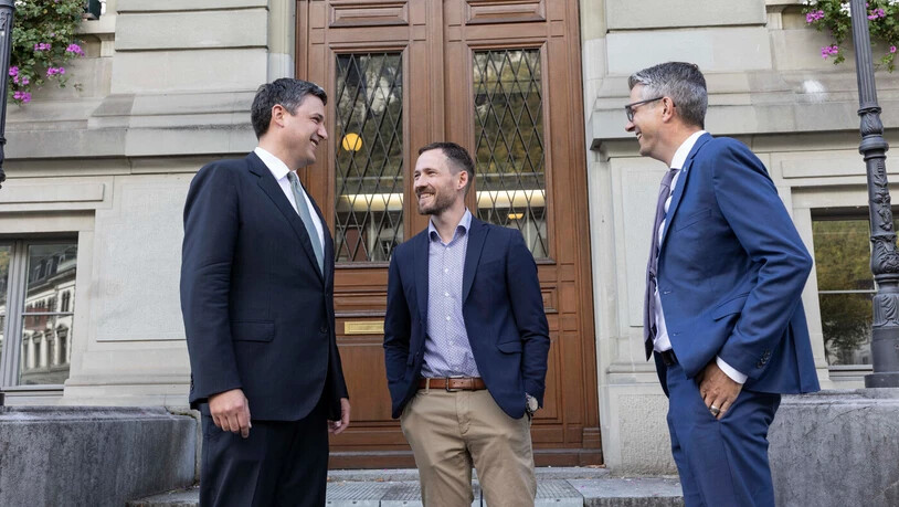 Besser vernetzt als der Glarner ÖV: Mathias Zopfi (links), Markus Schnyder und Benjamin Mühlemann kämpfen gemeinsam für den Erhalt der Glarner Direktverbindung und sind auf Erfolgskurs. Besser vernetzt als der Glarner ÖV: Mathias Zopfi (links), Markus Schnyder und Benjamin Mühlemann kämpfen gemeinsam für den Erhalt der Glarner Direktverbindung und sind auf Erfolgskurs.