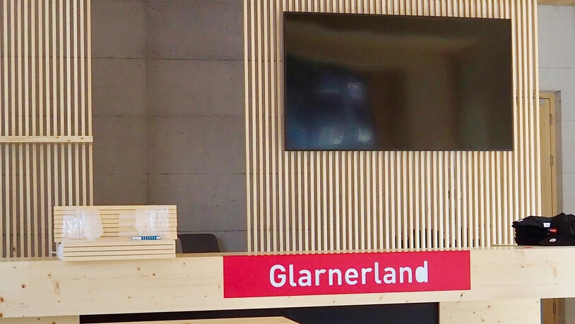 Die Schreinerei Abart hat den Innenausbau des Besucherzentrums von Visit Glarnerland in Schwanden gemacht.
