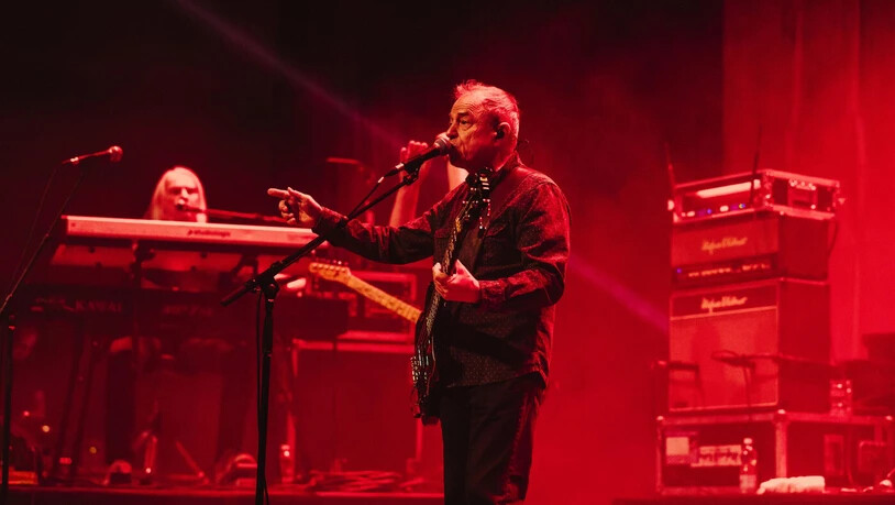 Kein Skandal in der Churer Stadthalle: Spider Murphy Gang während dem Konzert an der Schlagerparade. Kein Skandal in der Churer Stadthalle: Spider Murphy Gang während dem Konzert an der Schlagerparade.