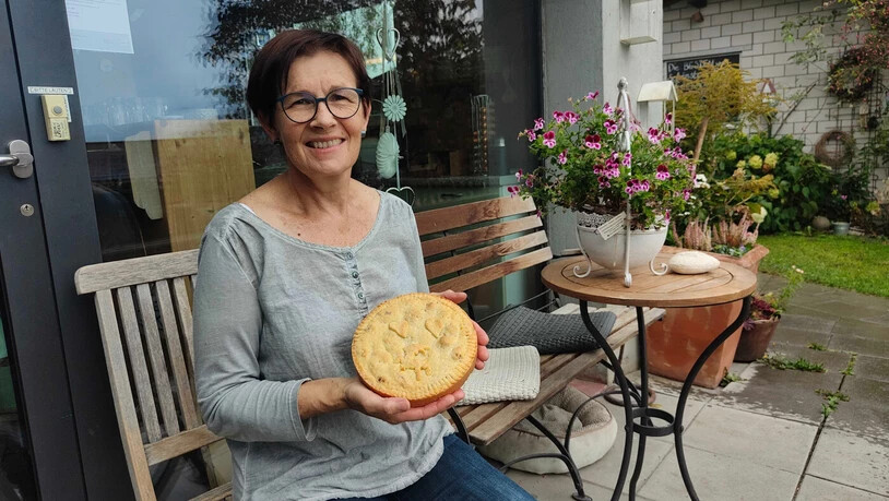 Anna Bühler-Risch: Ihre Nusstorten backt die 60-Jährige auf ihrem Hof in Urmein. Anna Bühler-Risch: Ihre Nusstorten backt die 60-Jährige auf ihrem Hof in Urmein.