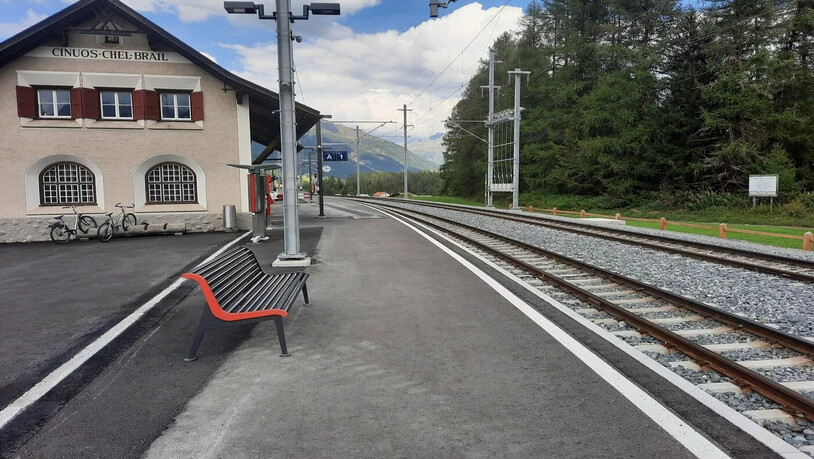 Mehr Platz: ein Blick auf den Perron am umgebauten Bahnhof in Cinuos-chel-Brail im Unterengadin.