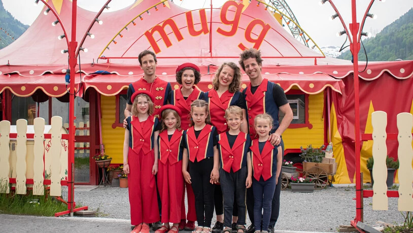Ein Familienbetrieb: Der Zirkus Mugg wird in zweiter Generation von Stephan (von links) und Milu sowie Darinka und Ischa Muggli geleitet. Ein Familienbetrieb: Der Zirkus Mugg wird in zweiter Generation von Stephan (von links) und Milu sowie Darinka und Ischa Muggli geleitet.