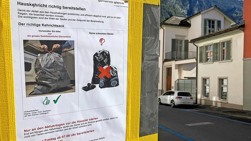 So gehts richtig: In anderen Quartieren von Glarus informiert die Gemeinde an «Abfall-Brennpunkten» mit Tafeln. 
