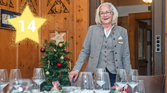 Festlich dekorierter Tisch: Alma Rudin-Banzer, Chef de Service sowie Bankett- und Cateringleiterin im Churer Hotel «Stern», hat in der Vorweihnachtszeit mit Firmenessen und Banketten viel zu tun. Ihr bereitet die Arbeit aber grosse Freude. 