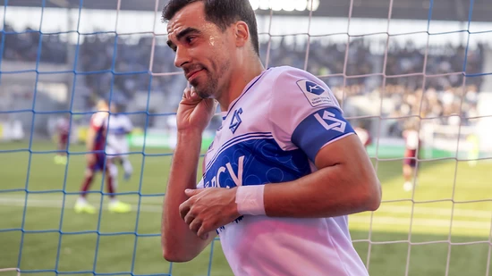 Der Lausanner Noë Dussenne lässt sich nach dem verwandelten Penalty feiern