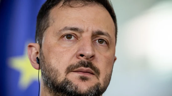 ARCHIV - Der Bundeskanzler begrüßt Wolodymyr Selenskyj, Präsident der Ukraine, vor dem Bundeskanzleramt. Foto: Michael Kappeler/dpa