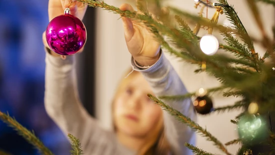 Wenn das Geld knapp ist: Mit der Aktion «Wunschbaum» möchte die Hauptabteilung Soziales auch Familien, die Sozialhilfe beziehen, ein schönes Weihnachtsfest mit Geschenken für die Kinder ermöglichen.