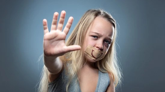 Gewalt in der Kindheit: Sie kann das ganze Leben beeinflussen und braucht viel Verarbeitungszeit.