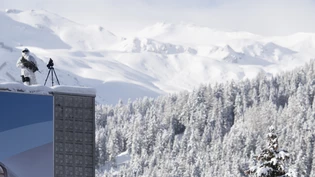 Einsatz beim Kongress Zentrum in Davos. Wie jedes Jahr gleicht Davos einer Festung: Die zwei Zufahrtswege durch das Prättigau und das Landwassertal werden kontrolliert, vier Sicherheitszonen im Ort können nur mit Bewilligung betreten werden.