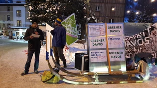 Nur gerade 20 bis 30 Demonstranten folgten am Mittwochabend dem Aufruf zur Anti-WEF-Kundgebung in Davos.