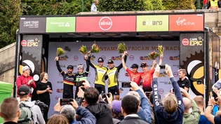 Nino Schurter und Lars Forster führen den Cape Epic nach dem Prolog an.