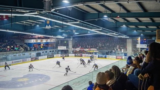 Spektakelspiel: Die Zuschauerinnen und Zuschauer bekommen in Arosa einiges geboten. 