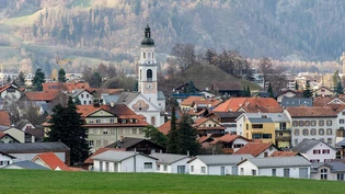 Die Einwohnerschaft von Rhäzüns muss sich möglicherweise auf einen bald höheren Steuerfuss einstellen.